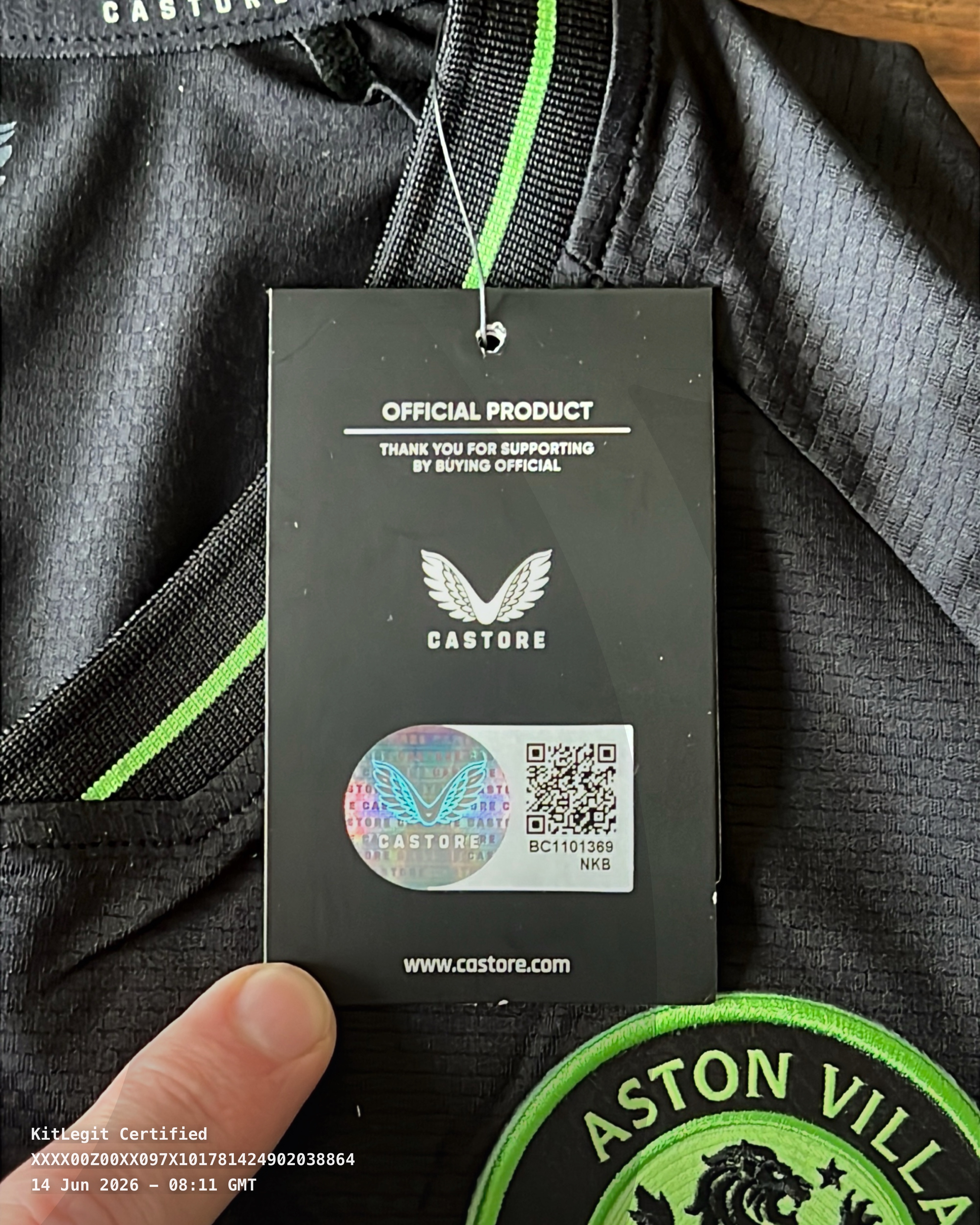 Swing tags hologram