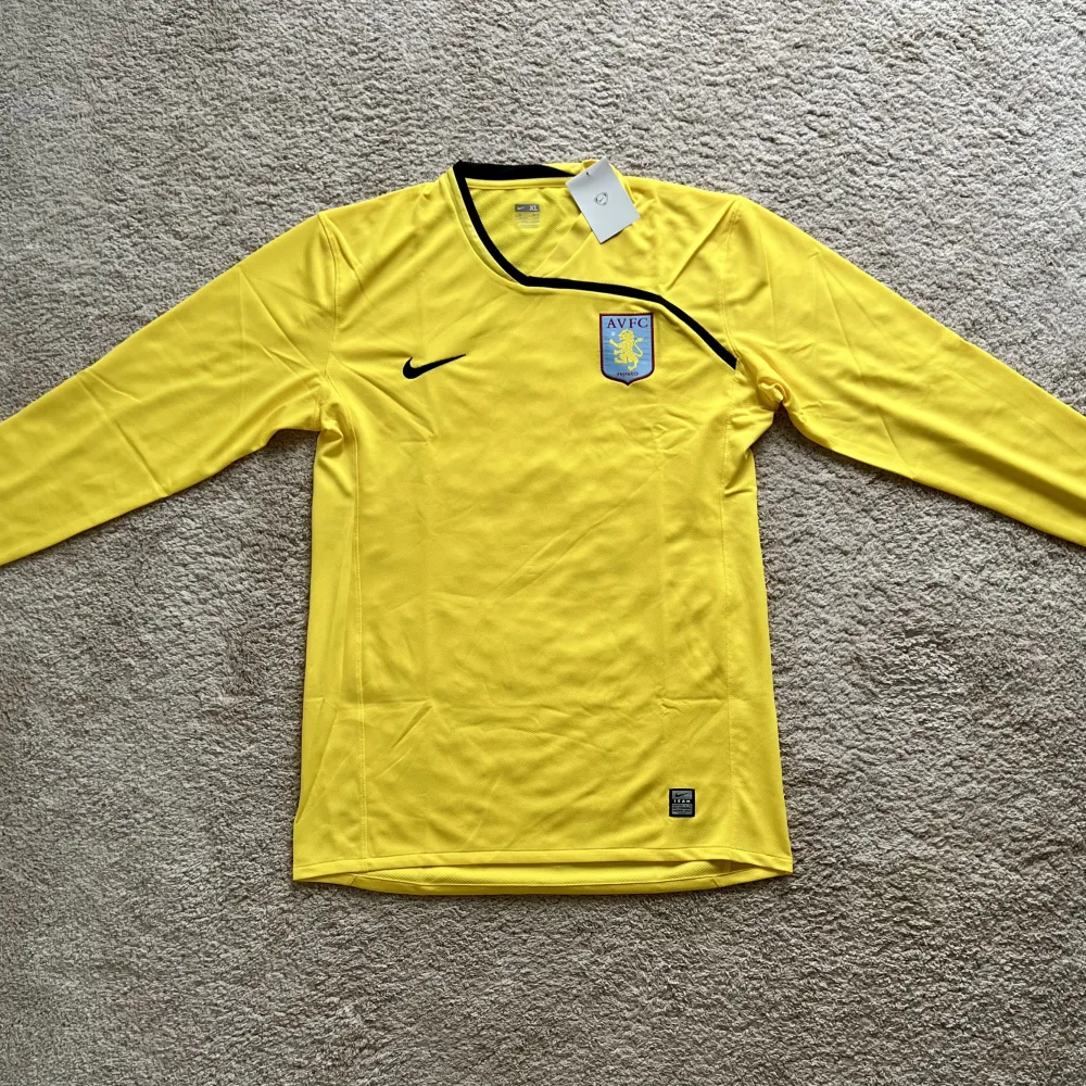 Front view of Aston Villa 2008/09 Nike GK 2 Goalkeeper Pro Shirt - Men's XL