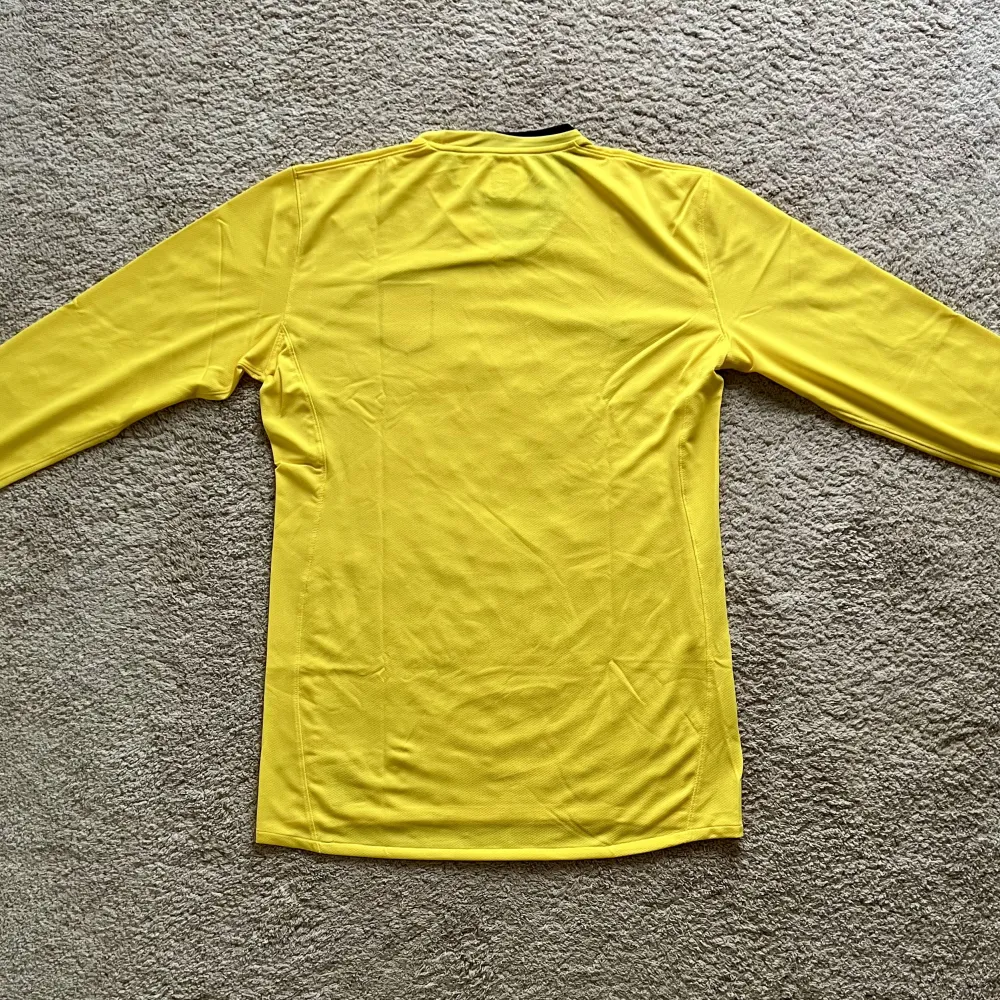 Rear view of Aston Villa 2008/09 Nike GK 2 Goalkeeper Pro Shirt - Men's XL