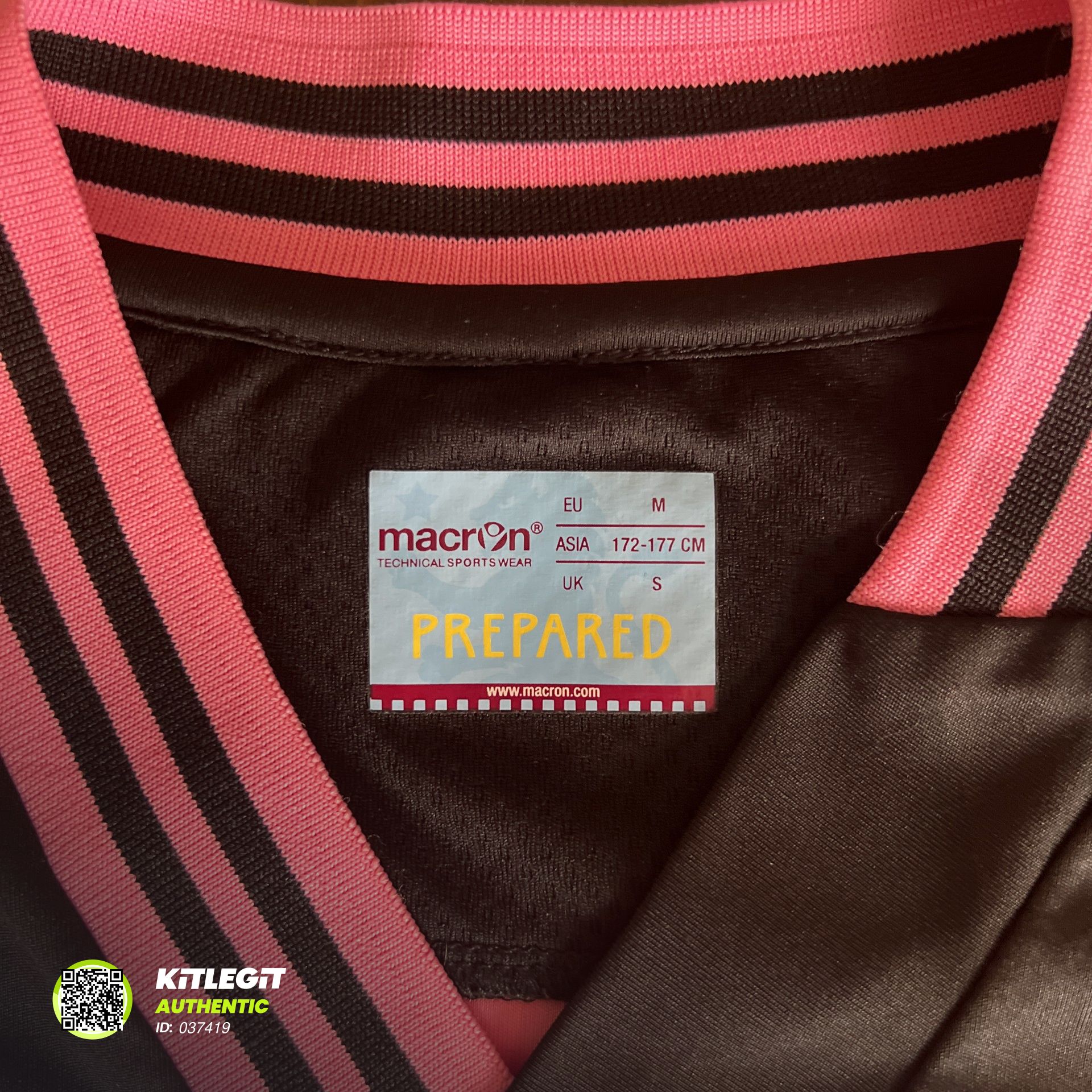 Authenticity evidence image of Aston Villa 2013/14 Macron 3rd Goalkeeper Shirt (Dafabet) - Men's Small