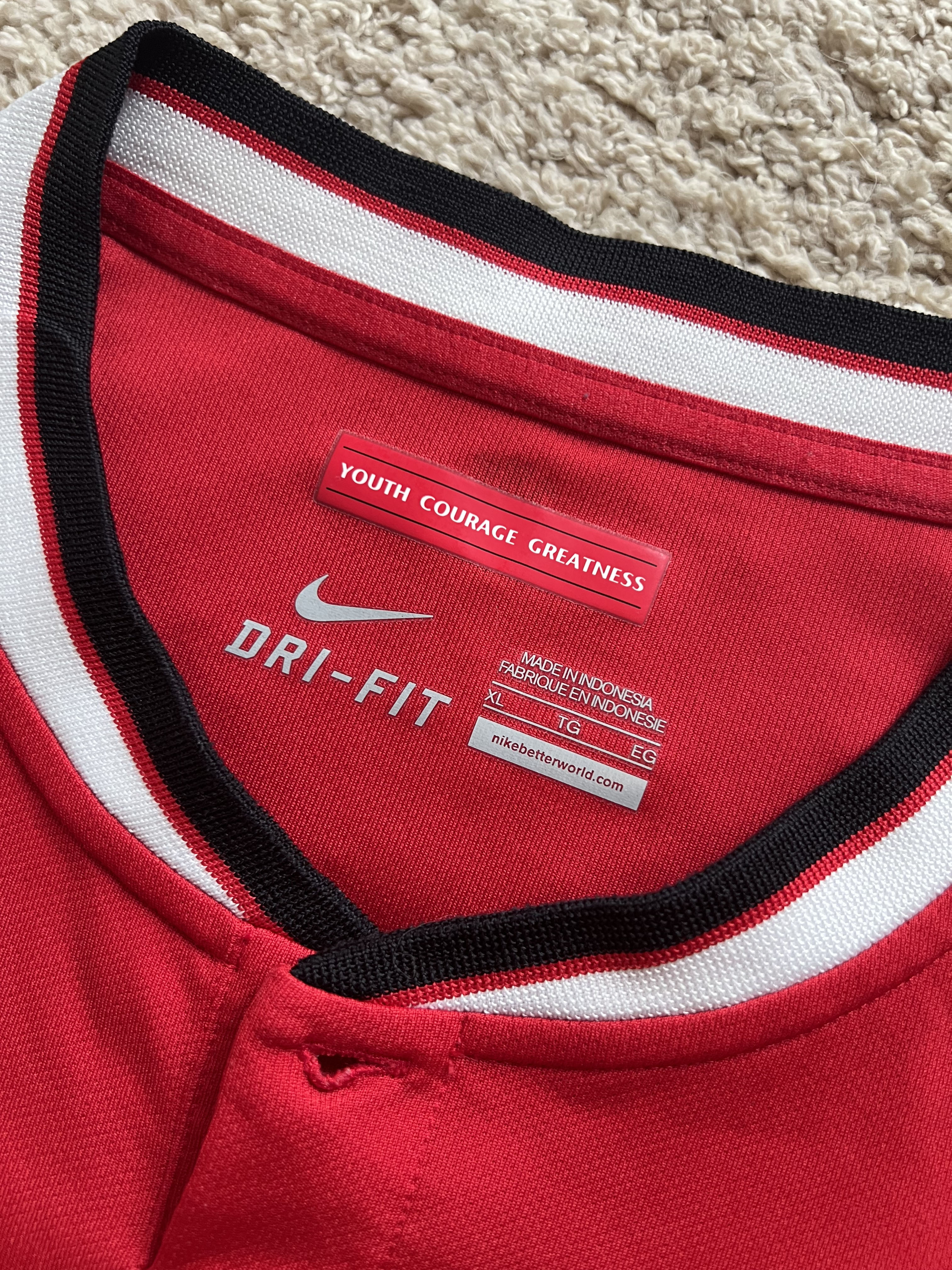Authenticity evidence image of Manchester United 2014/15 Nike Home Shirt (Chevrolet) - Men's XL