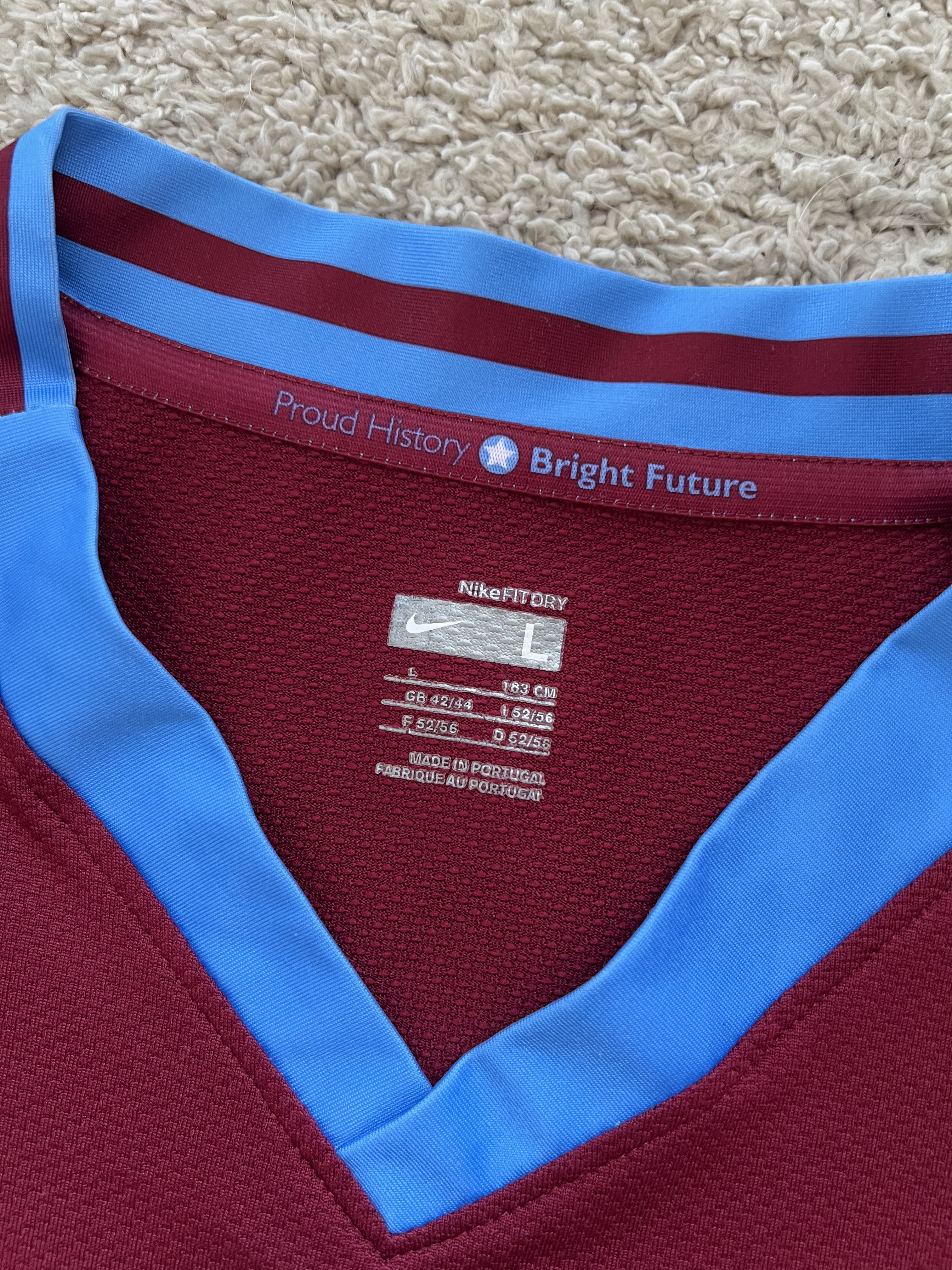 Authenticity evidence image of Aston Villa 2008/09 Nike Home Shirt (Acorns) - Men's Large