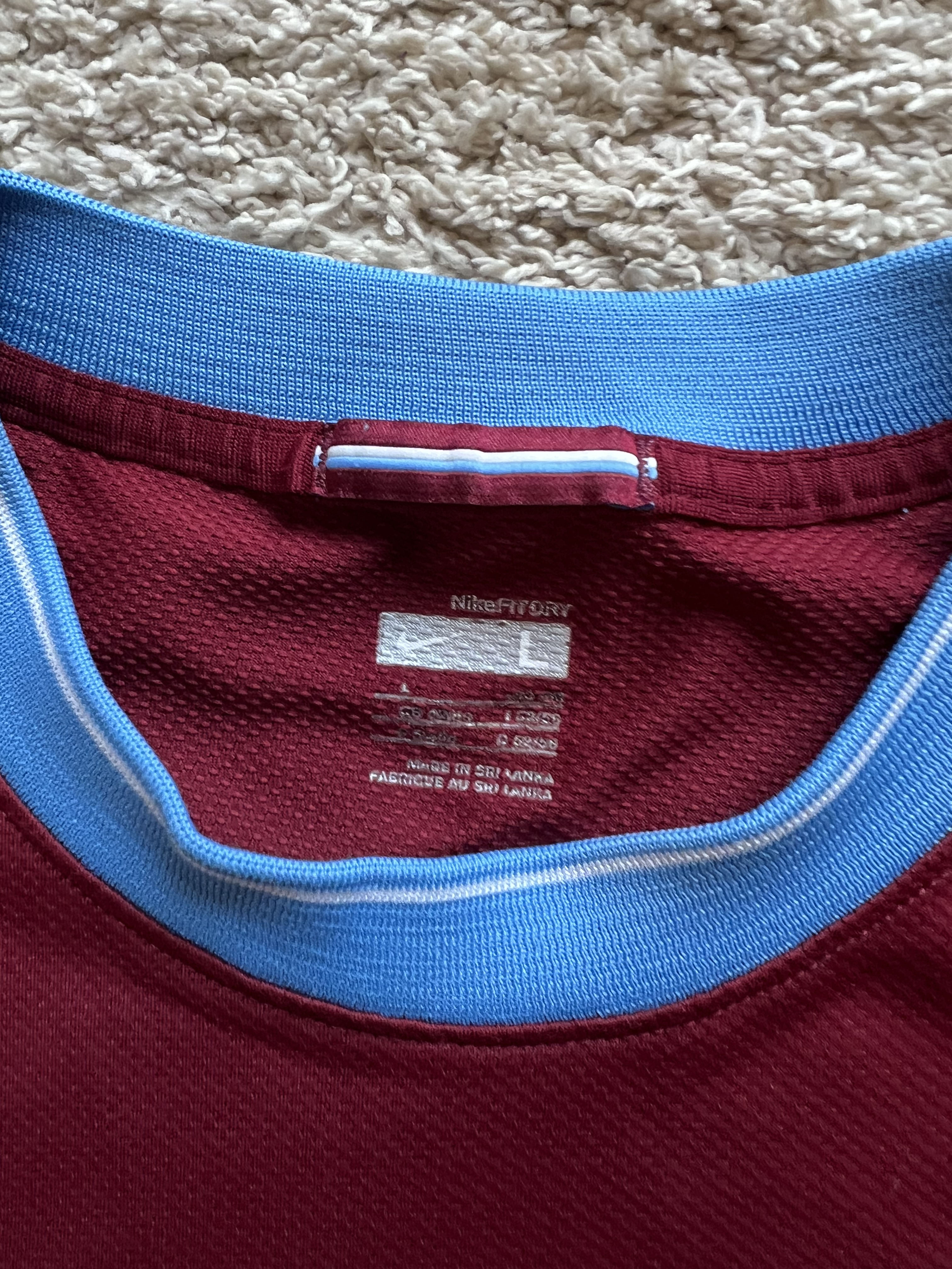 Authenticity evidence image of Aston Villa 2009/10 Nike Home Shirt (Acorns) - Men's Large