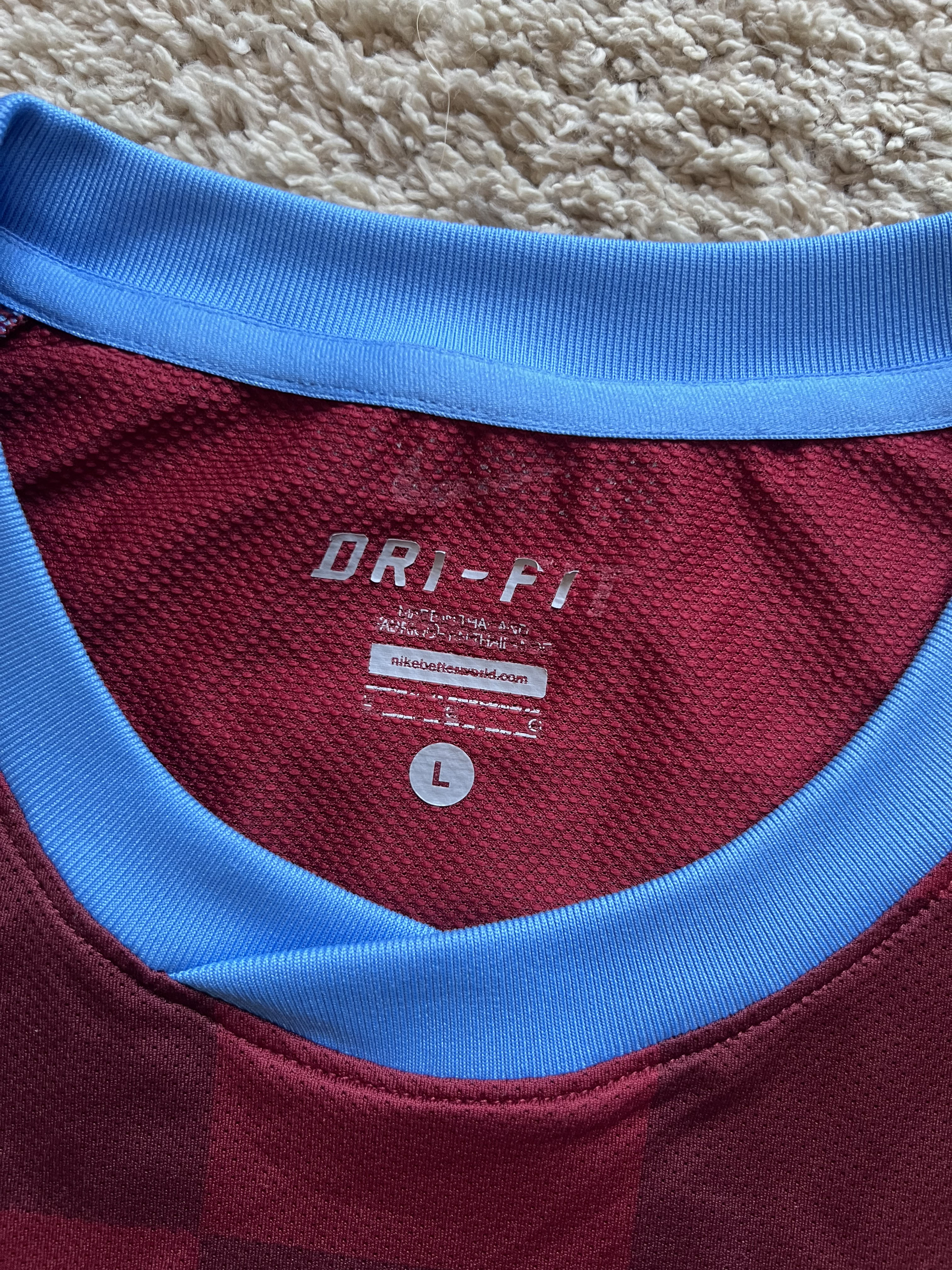 Authenticity evidence image of Aston Villa 2011/12 Nike Home Shirt (Genting Casinos) - Men's Large