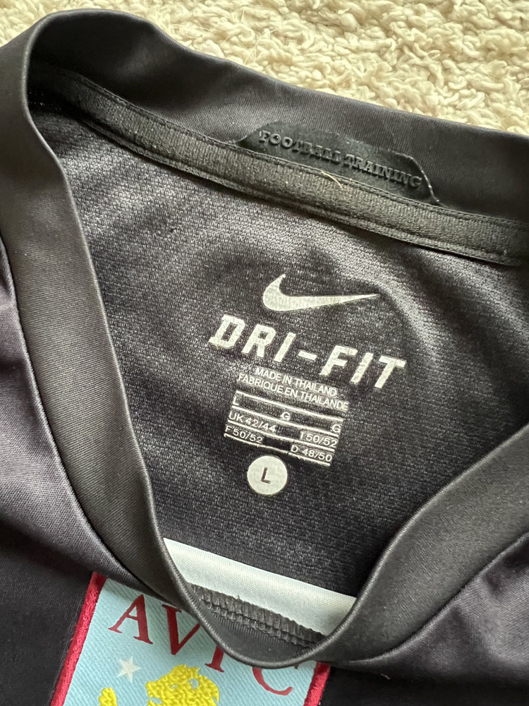 Authenticity evidence image of Aston Villa 2009/10 Nike Training 4 Shirt (Acorns) - Men's Large