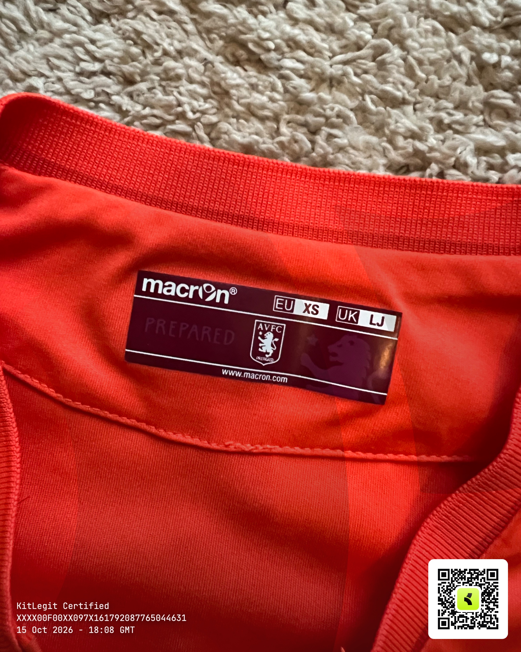 Authenticity evidence image of Aston Villa 2015/16 Macron Away Goalkeeper Shirt (QuickBooks) - Junior Large