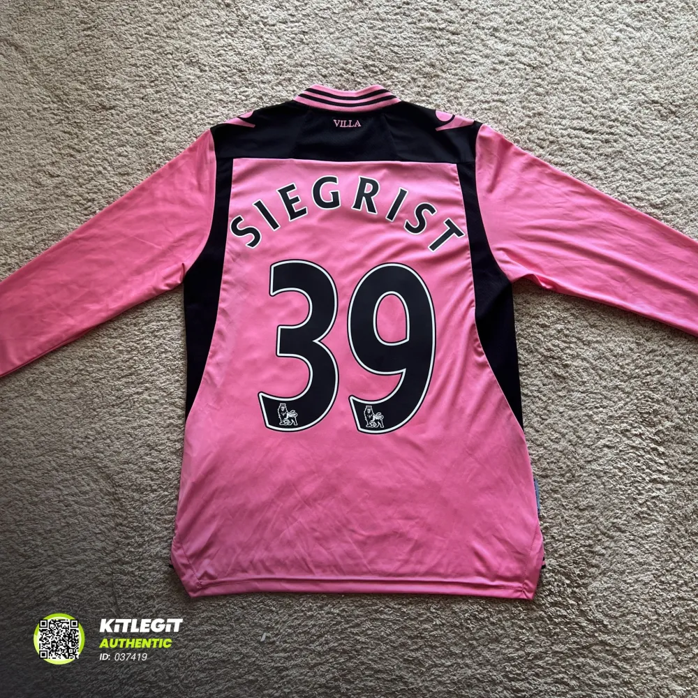 Rear view of Aston Villa 2013/14 Macron 3rd Goalkeeper Shirt (Dafabet) - Men's Small