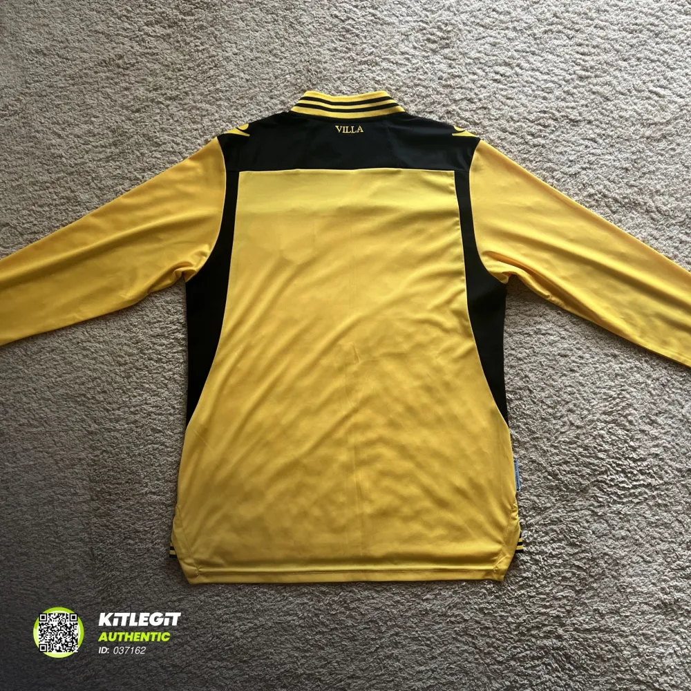 Rear view of Aston Villa 2013/14 Macron Home Goalkeeper Shirt (Acorns 25) - Junior XL