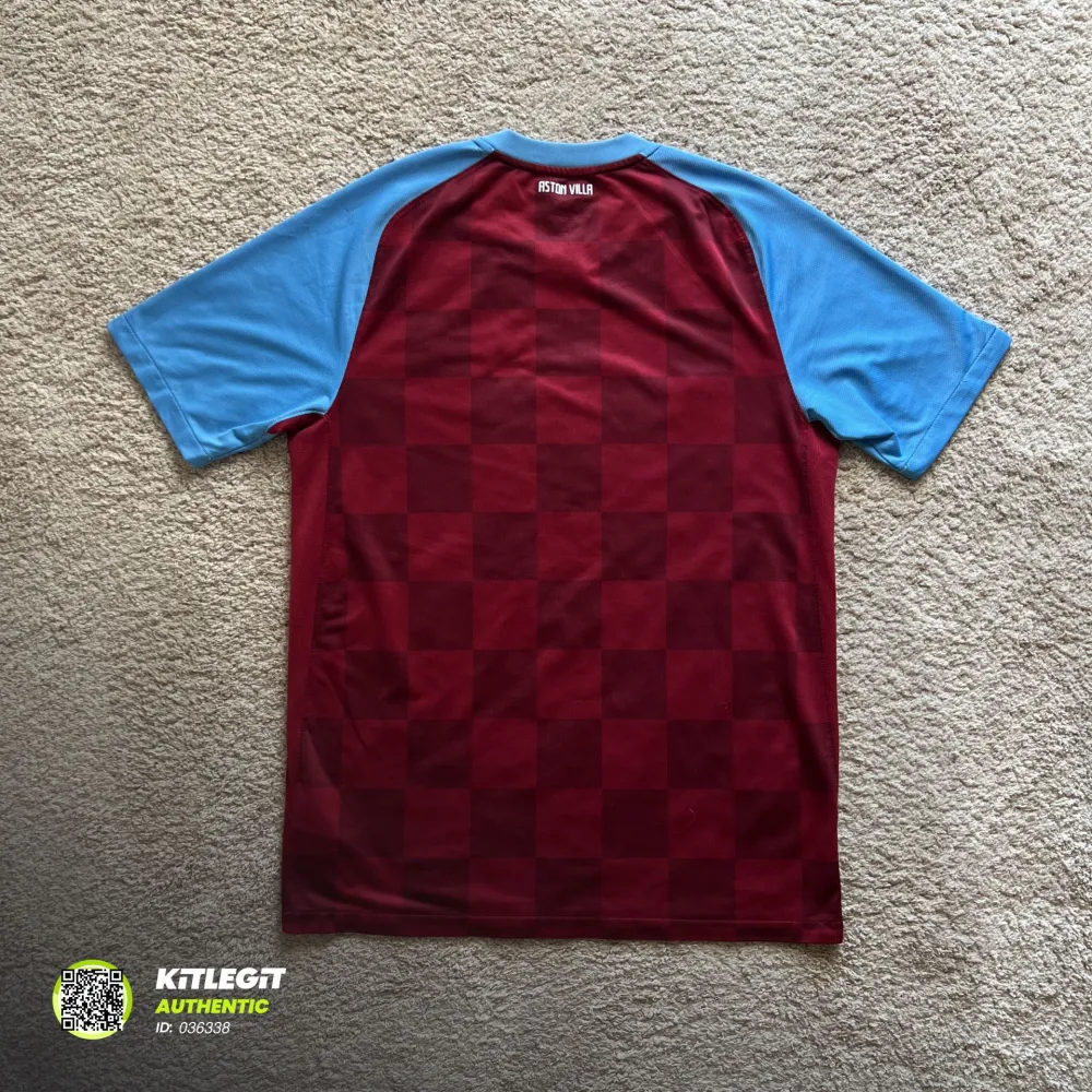 Rear view of Aston Villa 2011/12 Nike Home Shirt (Genting Casinos) - Men's Medium