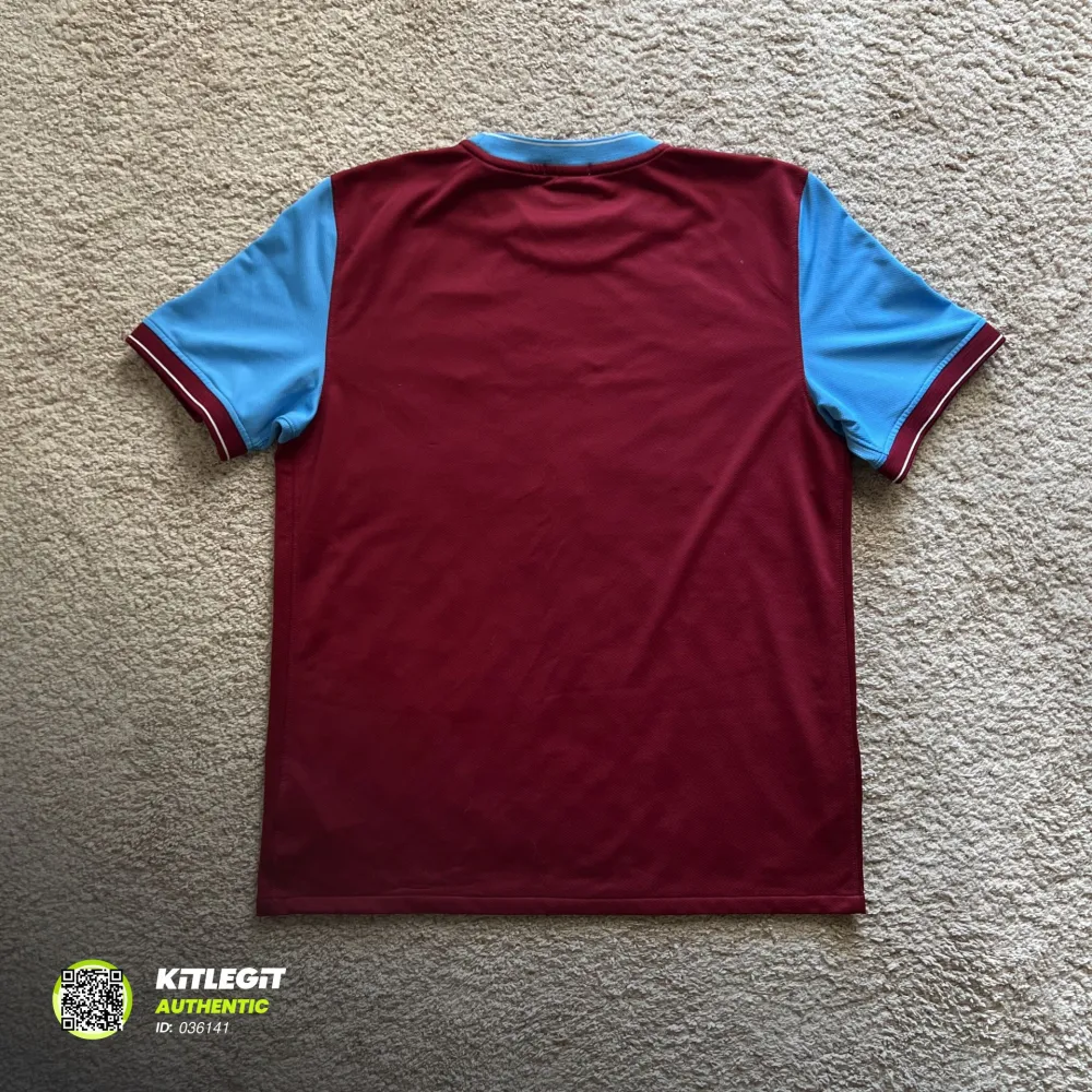 Rear view of Aston Villa 2009/10 Nike Home Shirt (Acorns) - Men's Medium