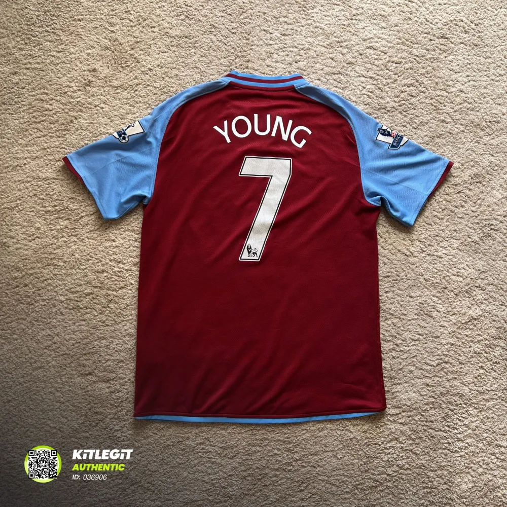 Rear view of Aston Villa 2008/09 Nike Home Shirt (Acorns) - Men's Medium