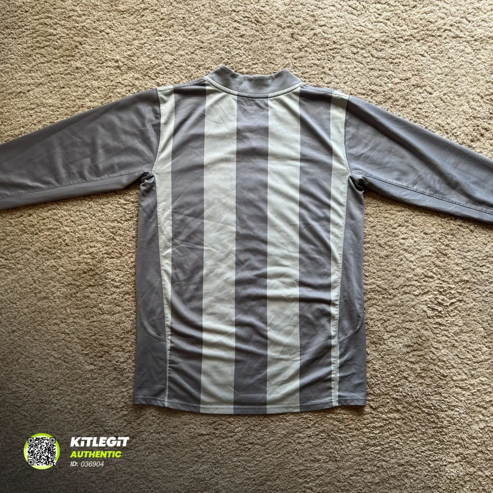Rear view of Aston Villa 2007/08 Nike GK 3 Pro Shirt - Junior XL