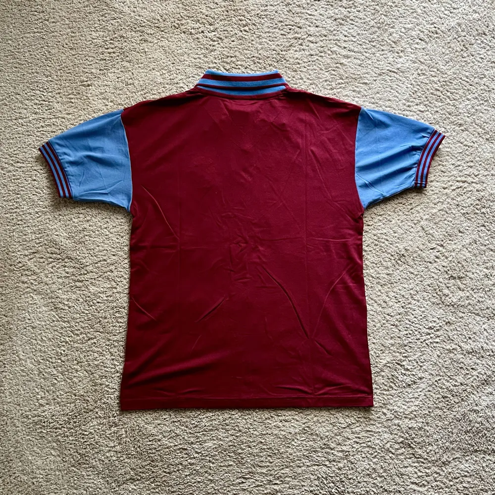 Rear view of Aston Villa 1976-81 Score Draw Home Shirt - Men's Large