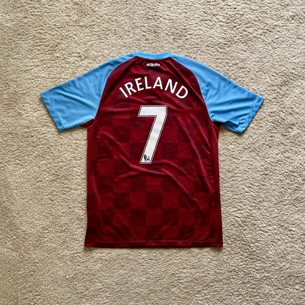 Rear view of Aston Villa 2011/12 Nike Home Shirt (Genting Casinos) - Men's Medium