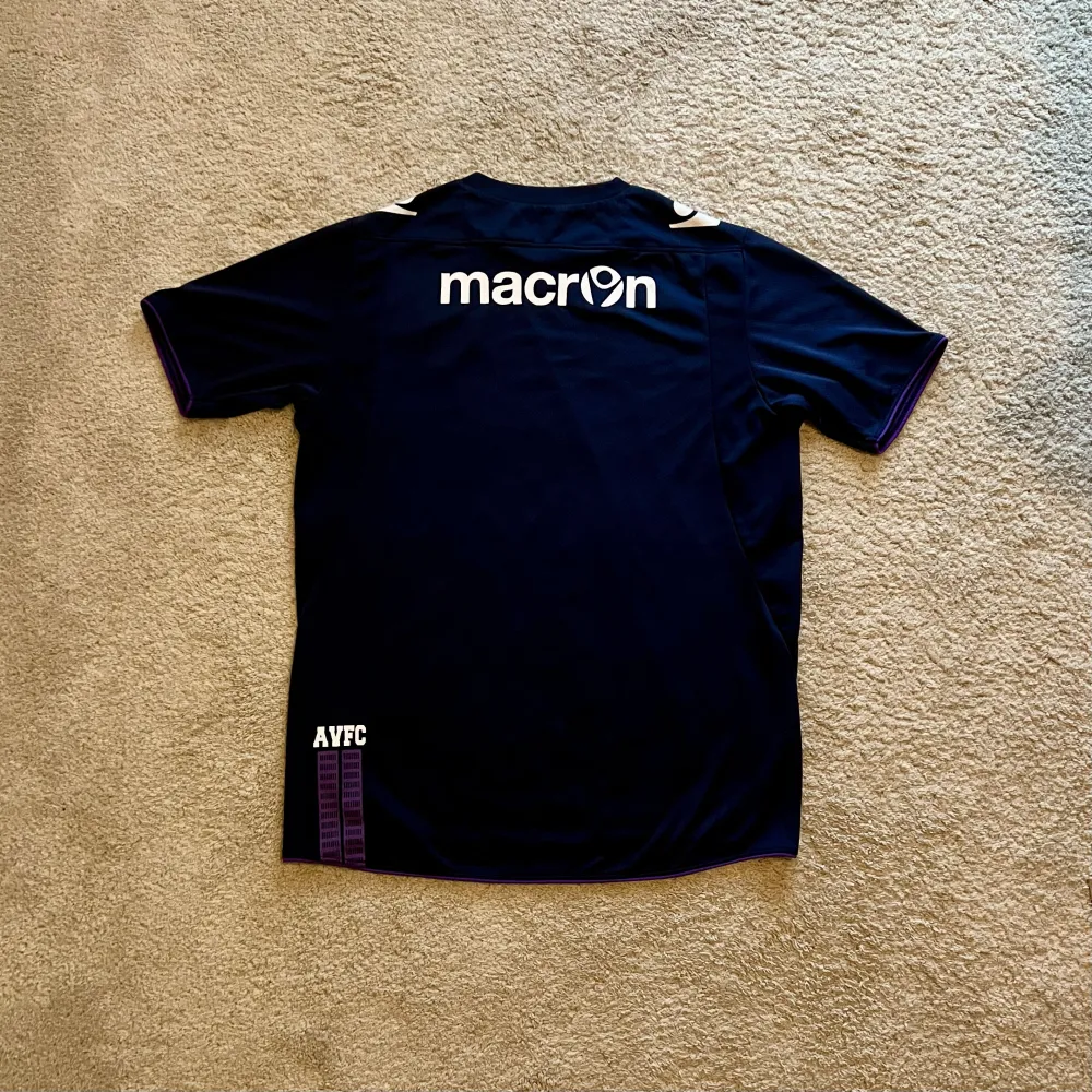 Rear view of Aston Villa 2012/13 Macron 1 Training Shirt - Men's Medium