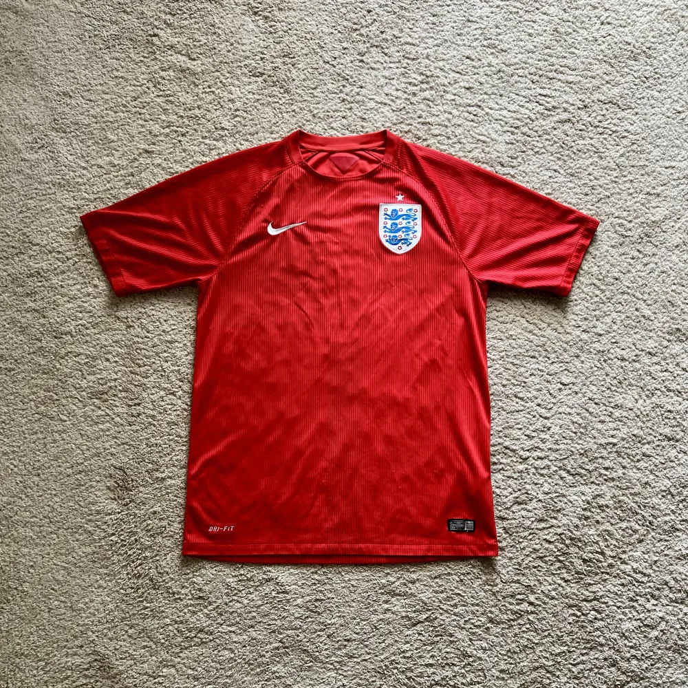 Front view of England 2014/15 Nike Away Shirt - Men's Medium