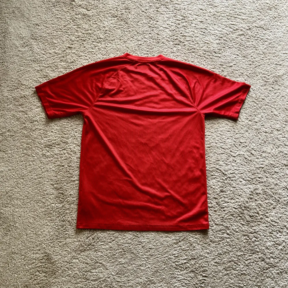 Rear view of England 2014/15 Nike Away Shirt - Men's Medium