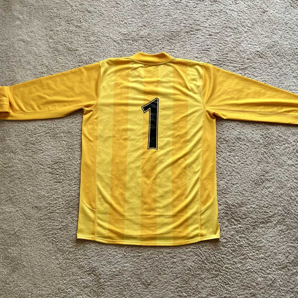 Rear view of Aston Villa 2007/08 Nike GK 2 Goalkeeper Pro Shirt (32Red) - Men's XL