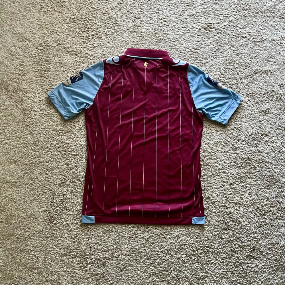 Rear view of Aston Villa 2014/15 Macron Home Shirt (Dafabet) - Men's Medium