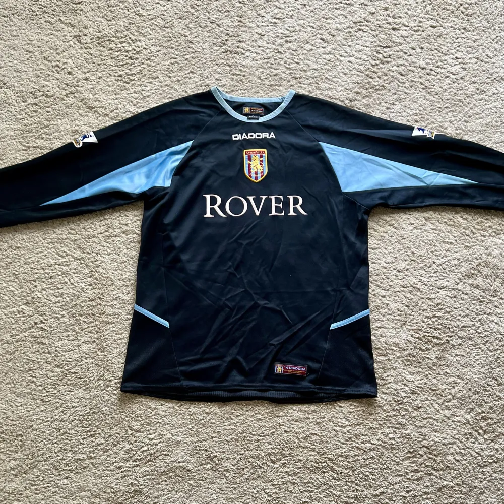 Front view of Aston Villa 2003/04 Diadora GK 1 Goalkeeper Shirt (Rover) - Junior XL