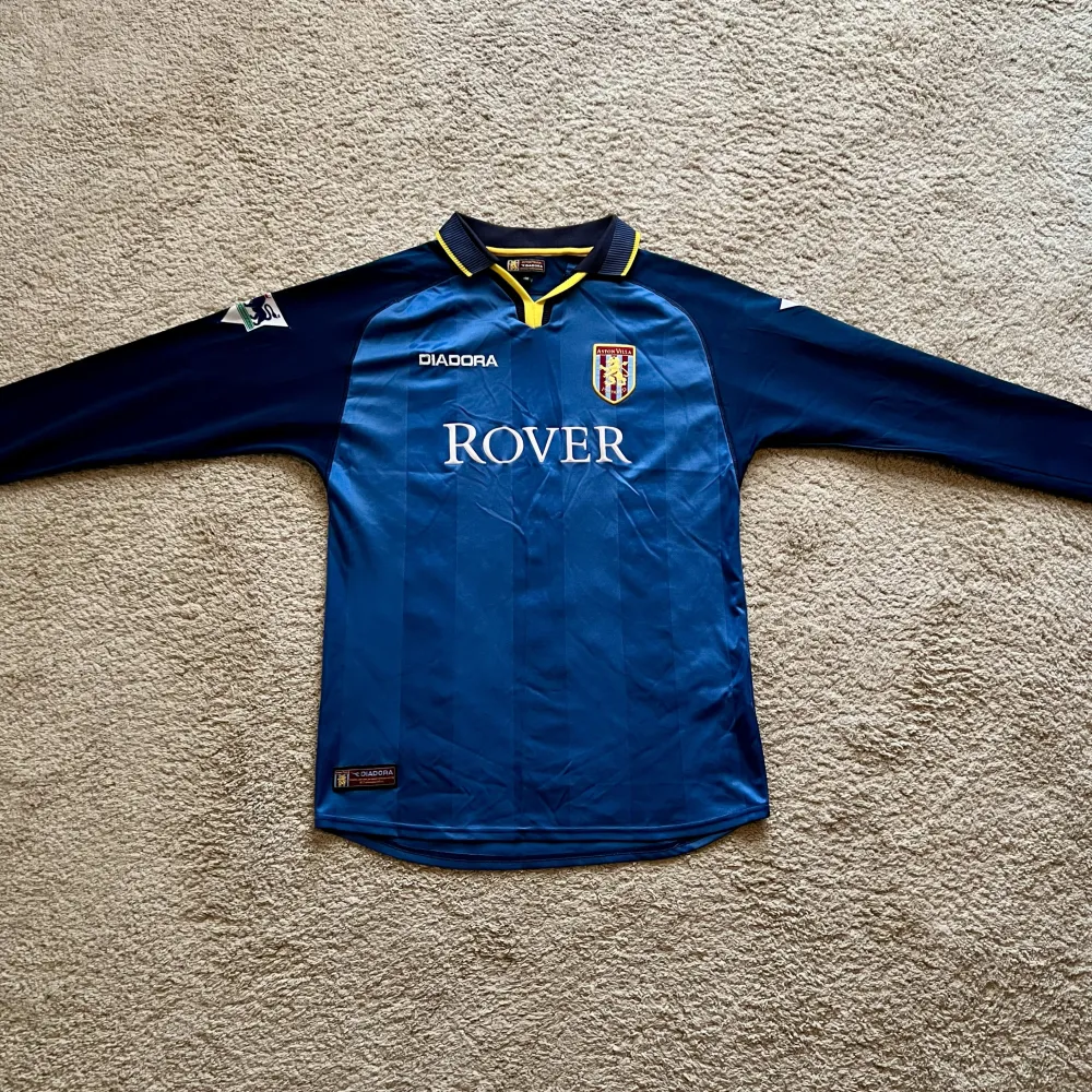 Front view of Aston Villa 2002/03 Diadora GK 1 Goalkeeper Shirt (Rover) - Junior XL