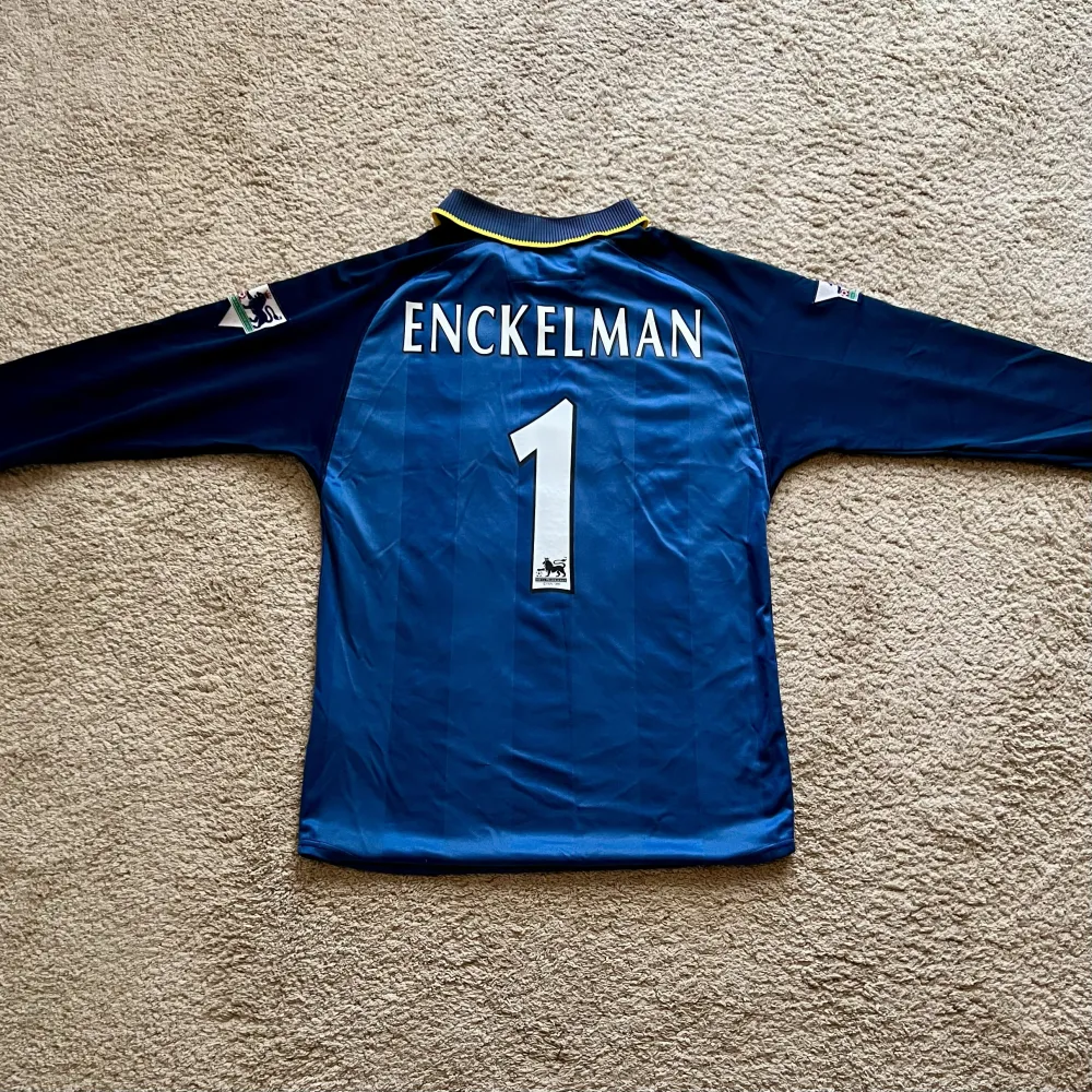 Rear view of Aston Villa 2002/03 Diadora GK 1 Goalkeeper Shirt (Rover) - Junior XL