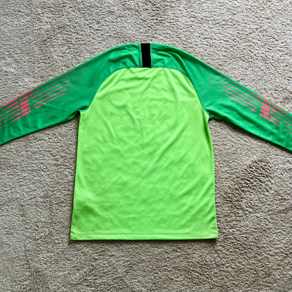Rear view of Chelsea 2018/19 Nike GK 2 Goalkeeper Shirt (Yokohama Tyres) - Men's Medium
