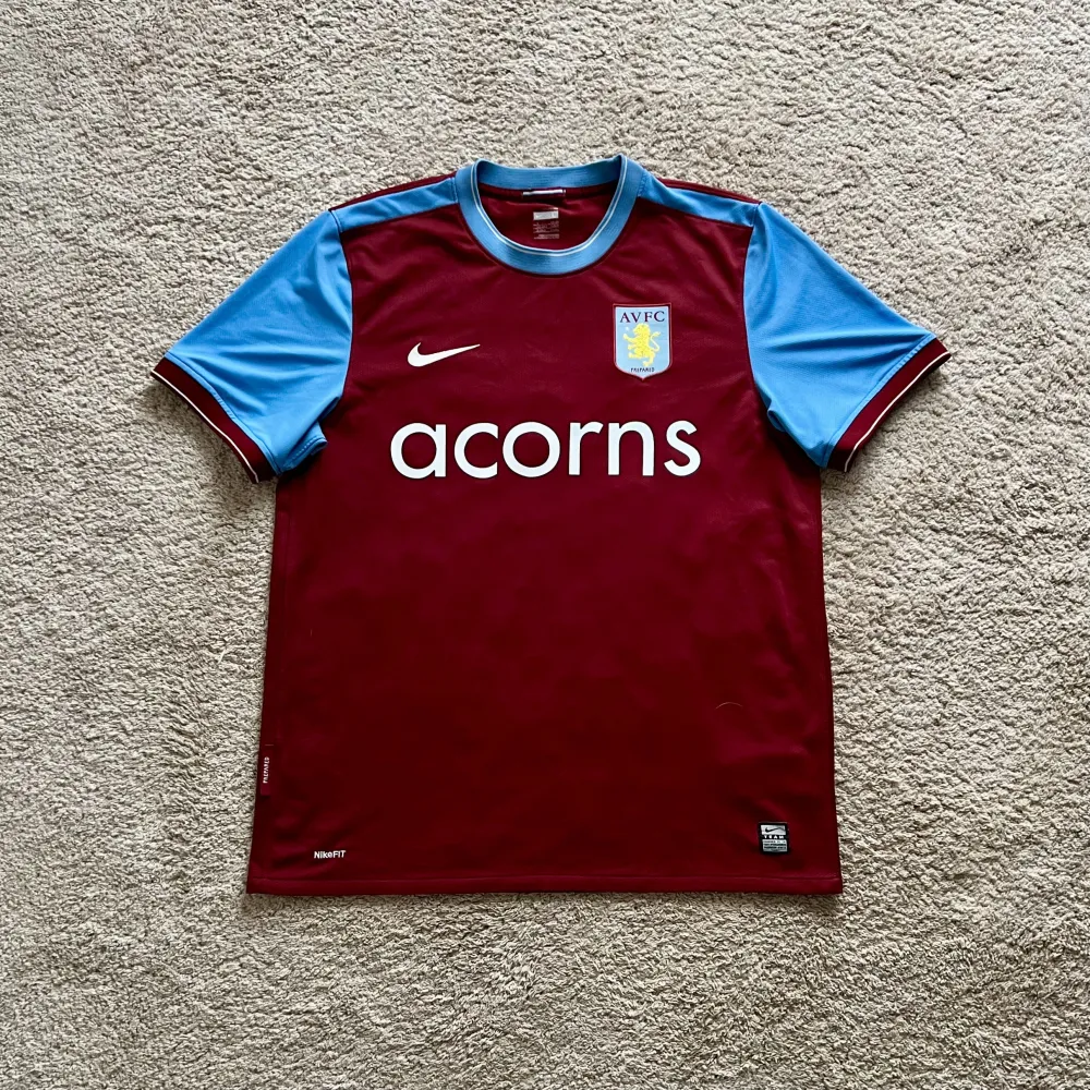 Front view of Aston Villa 2009/10 Nike Home Shirt (Acorns) - Men's Large