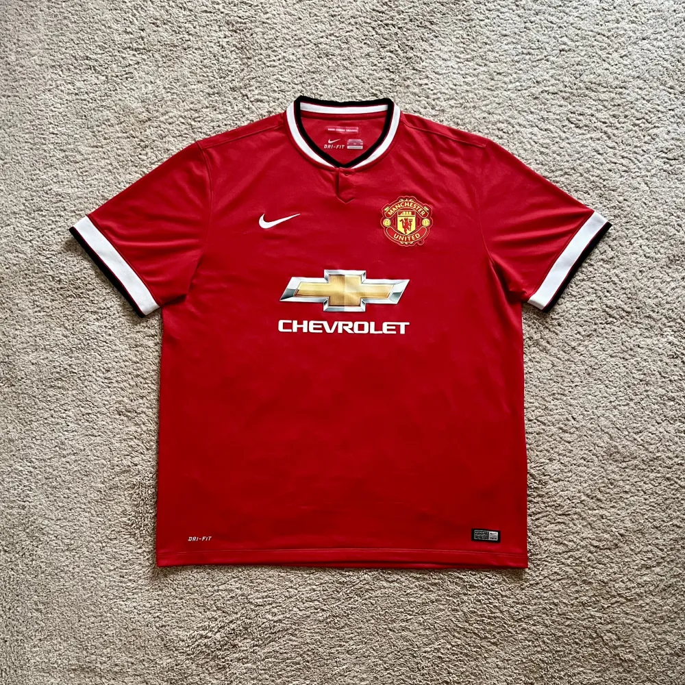 Front view of Manchester United 2014/15 Nike Home Shirt (Chevrolet) - Men's XL