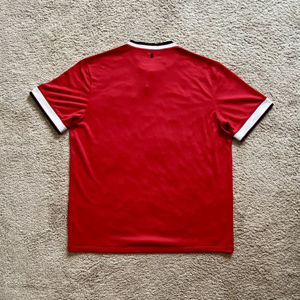 Rear view of Manchester United 2014/15 Nike Home Shirt (Chevrolet) - Men's XL