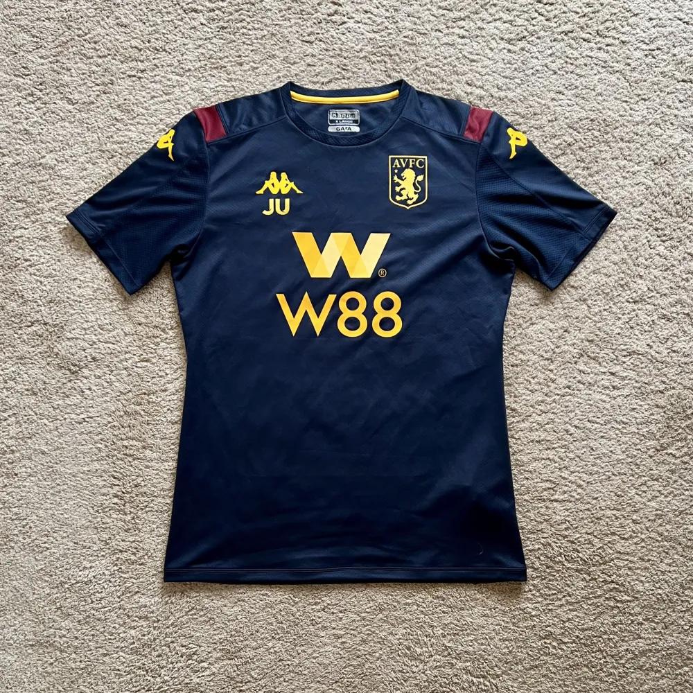 Front view of Aston Villa 2019/20 Kappa 4 Pre Match Match Worn Shirt (W88) - Men's XL