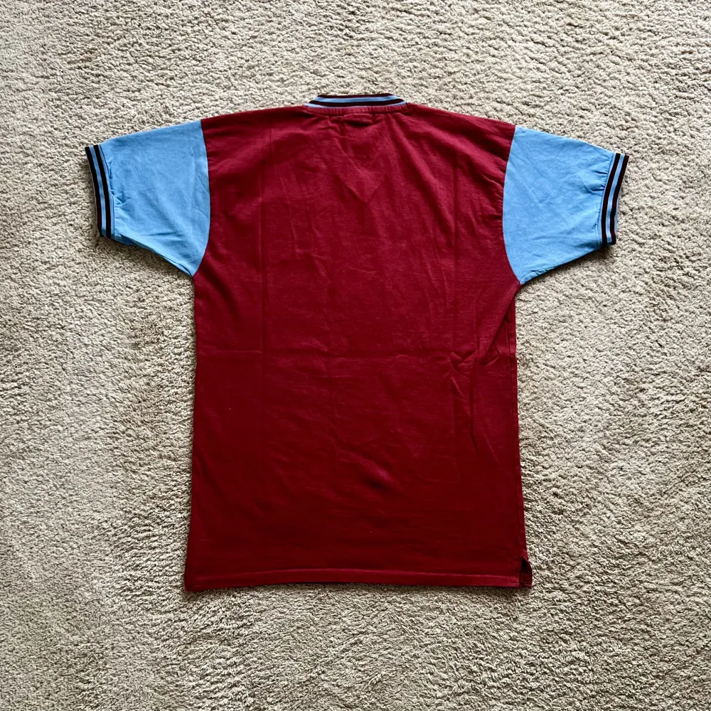 Rear view of Aston Villa 1957-63 Score Draw Home Shirt - Men's Medium