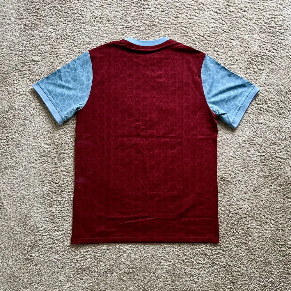 Rear view of Aston Villa 1963-69 Football Town Home Shirt - Men's XXL