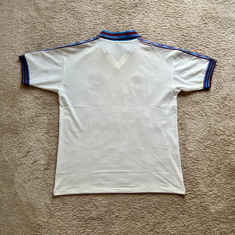 Rear view of Aston Villa 1976-81 Umbro Away Shirt - Men's XL