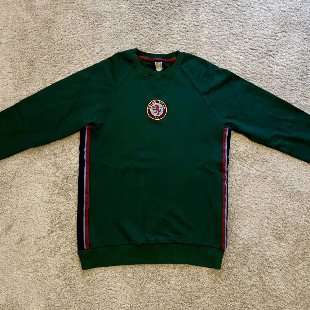 Front view of Aston Villa 1982/83 Aston Villa Home Goalkeeper Shirt - Men's Medium