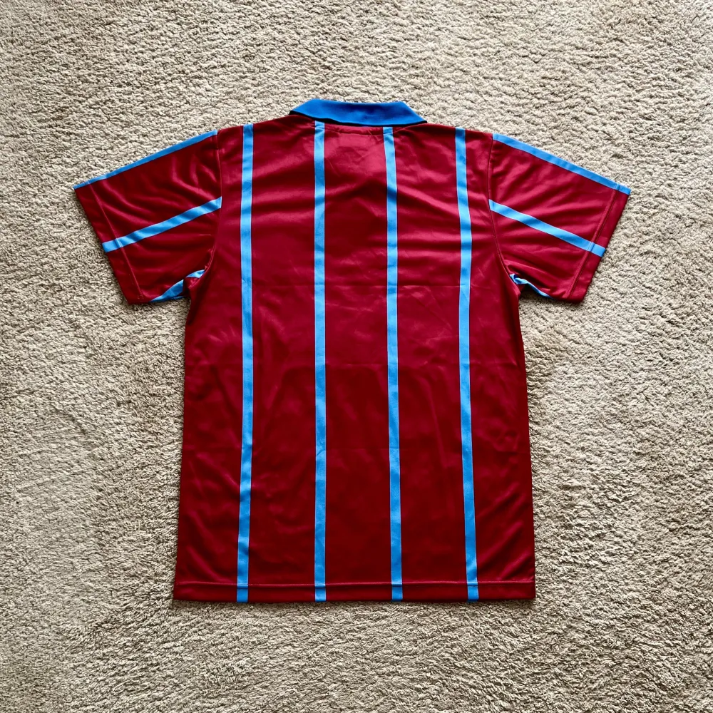 Rear view of Aston Villa 1994/95 Score Draw Home Shirt (Muller) - Men's Medium