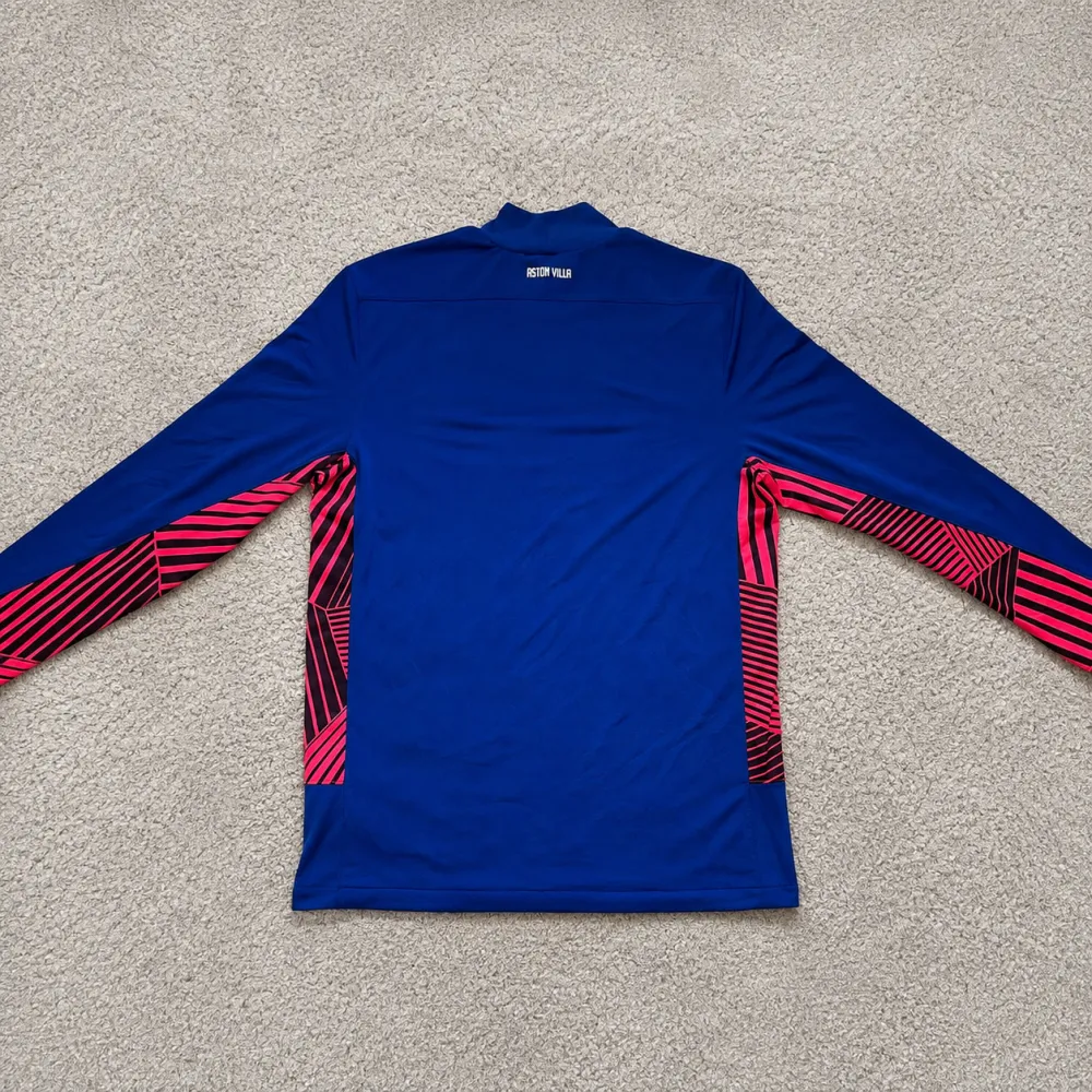 Rear view of Aston Villa 2011/12 Nike Home Goalkeeper Shirt - Men's Large
