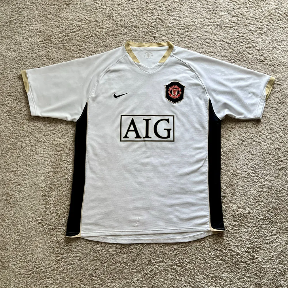Front view of Manchester United 2006/07 Nike Away Shirt (AIG) - Men's XL