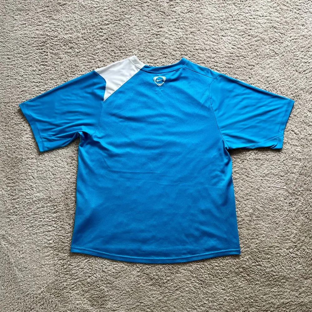 Rear view of Aston Villa 2009/10 Nike Training 1 Shirt - Men's Large