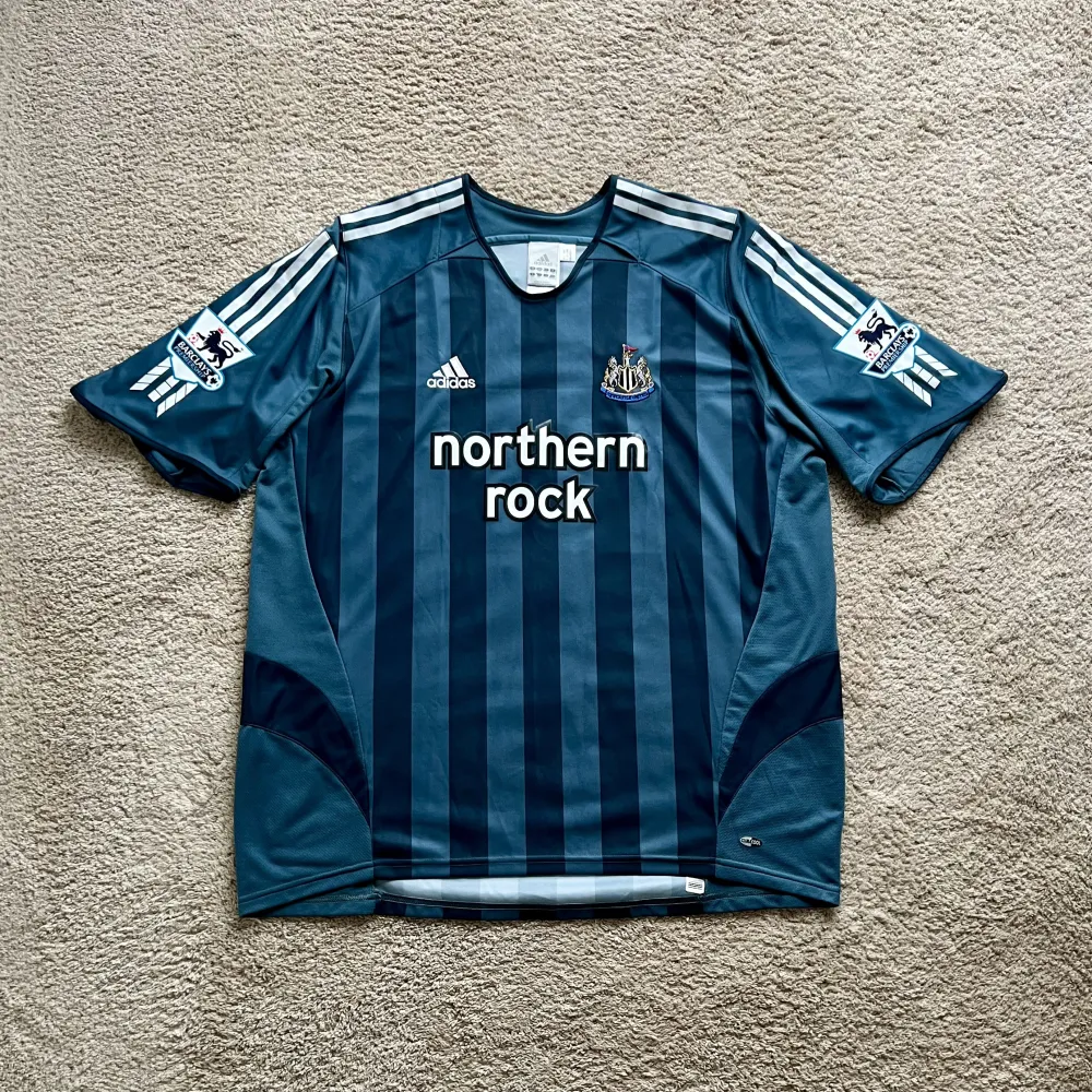 Front view of Newcastle United 2005/06 Adidas Away Shirt (Northern Rock) - Men's XXL