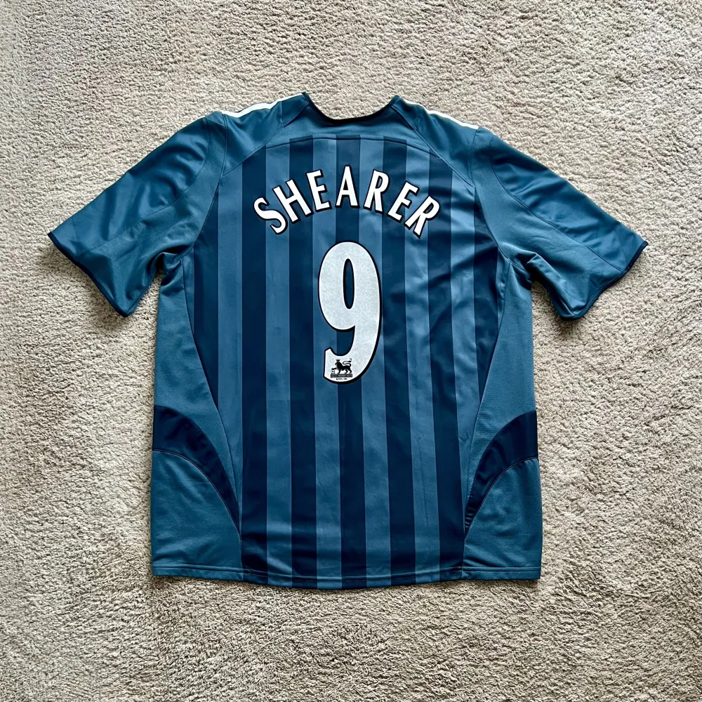 Rear view of Newcastle United 2005/06 Adidas Away Shirt (Northern Rock) - Men's XXL