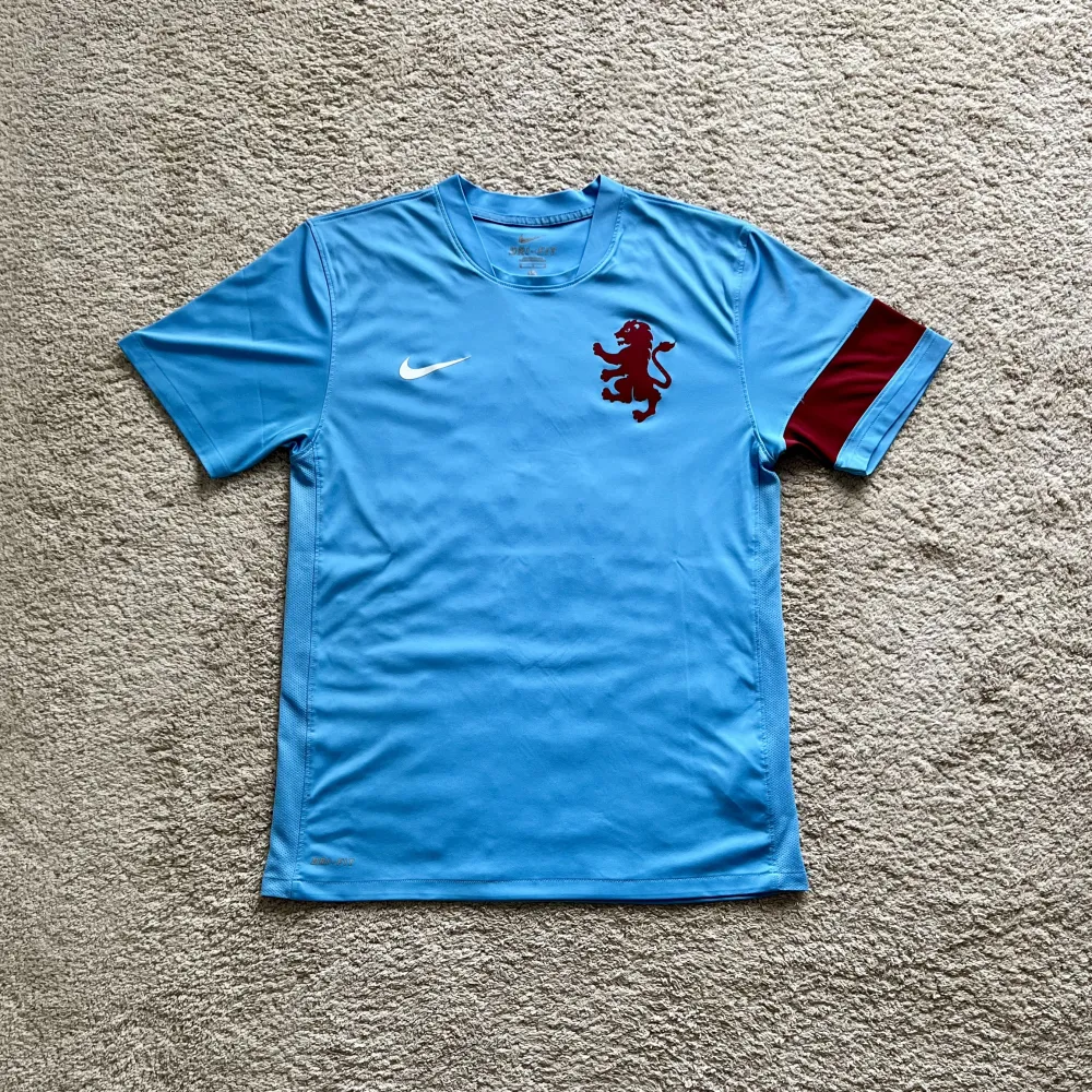 Front view of Aston Villa 2010/11 Nike Track 1 Shirt - Men's Medium