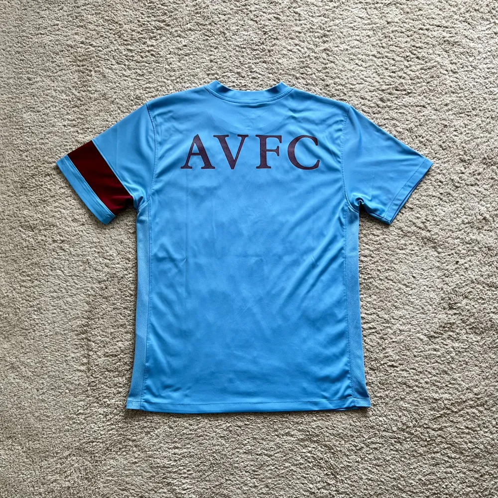 Rear view of Aston Villa 2010/11 Nike Track 1 Shirt - Men's Medium