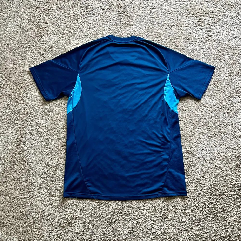 Rear view of Aston Villa 2025/26 Adidas Training 2 Shirt - Men's Large