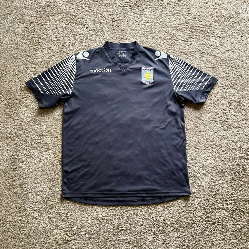 Front view of Aston Villa 2015/16 Macron Training 1 Shirt - Men's Medium
