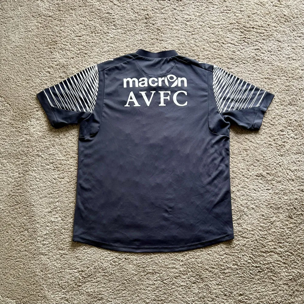 Rear view of Aston Villa 2015/16 Macron Training 1 Shirt - Men's Medium