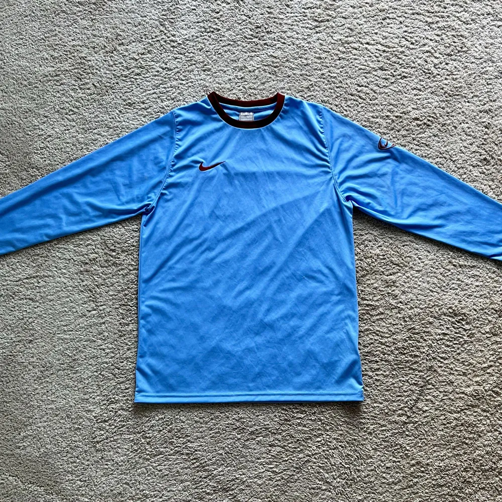 Front view of Aston Villa 1966/67 Nike Away Shirt - Junior XL