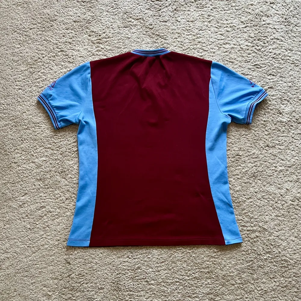 Rear view of Aston Villa 1981/82 Le Coq Sportif Home Shirt - Men's Medium