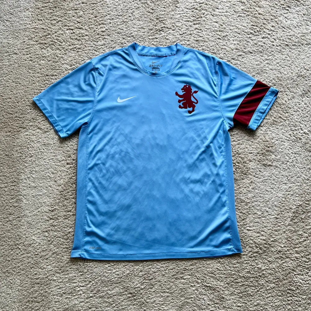 Front view of Aston Villa 2010/11 Nike Track 1 Shirt - Men's Large