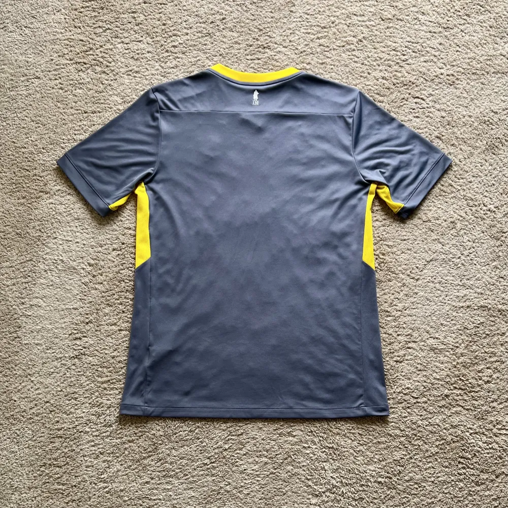 Rear view of Aston Villa 2018/19 Luke 1977 Away Goalkeeper Shirt - Men's Large